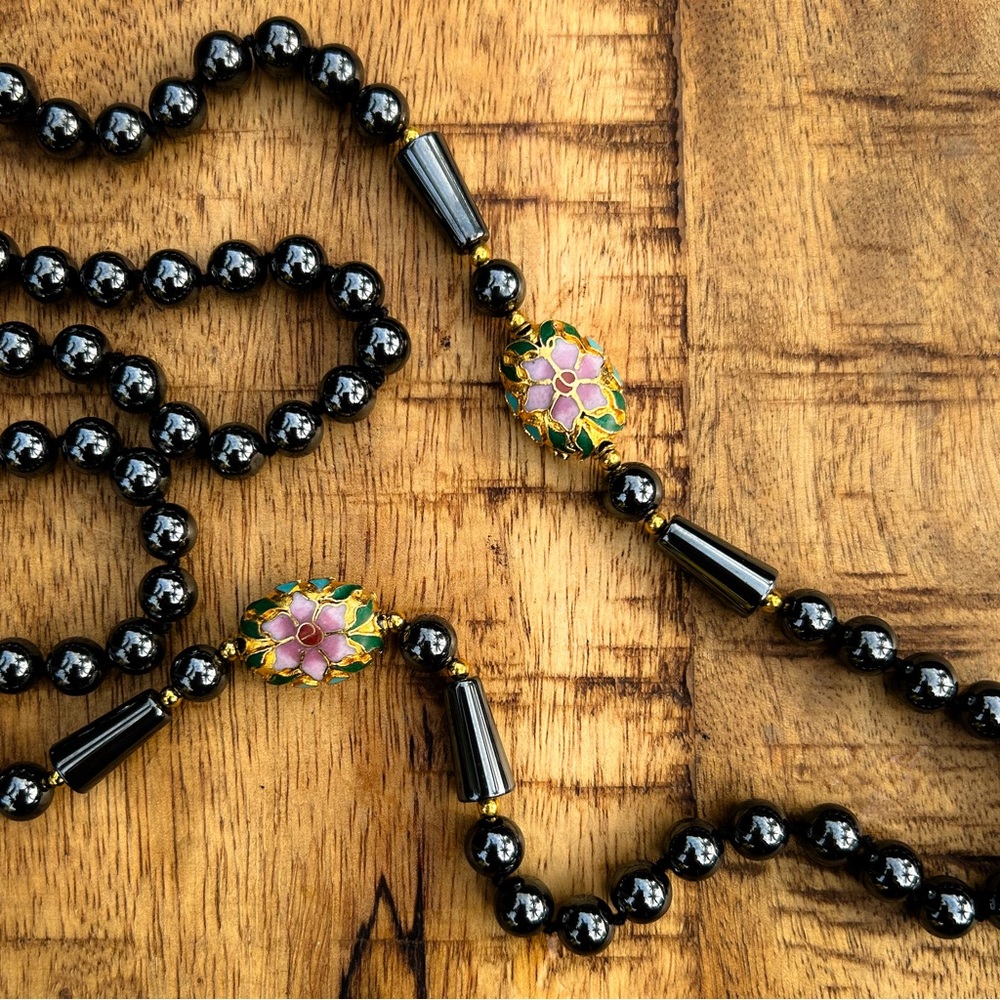 ✨VINTAGE✨ Strength in hematite hand knotted pearls with cloisonné flower accents